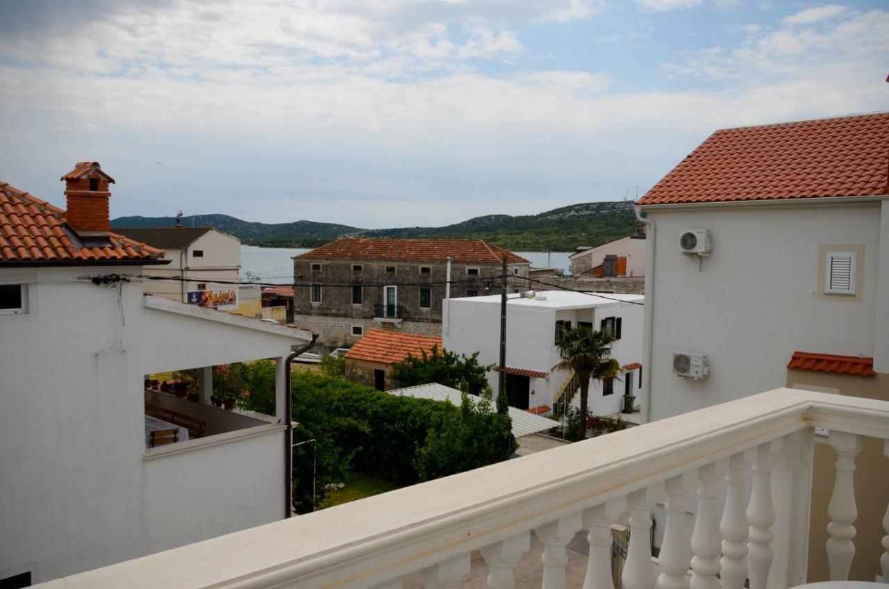 Guesthouse Ana-Maria Pirovac Exterior photo