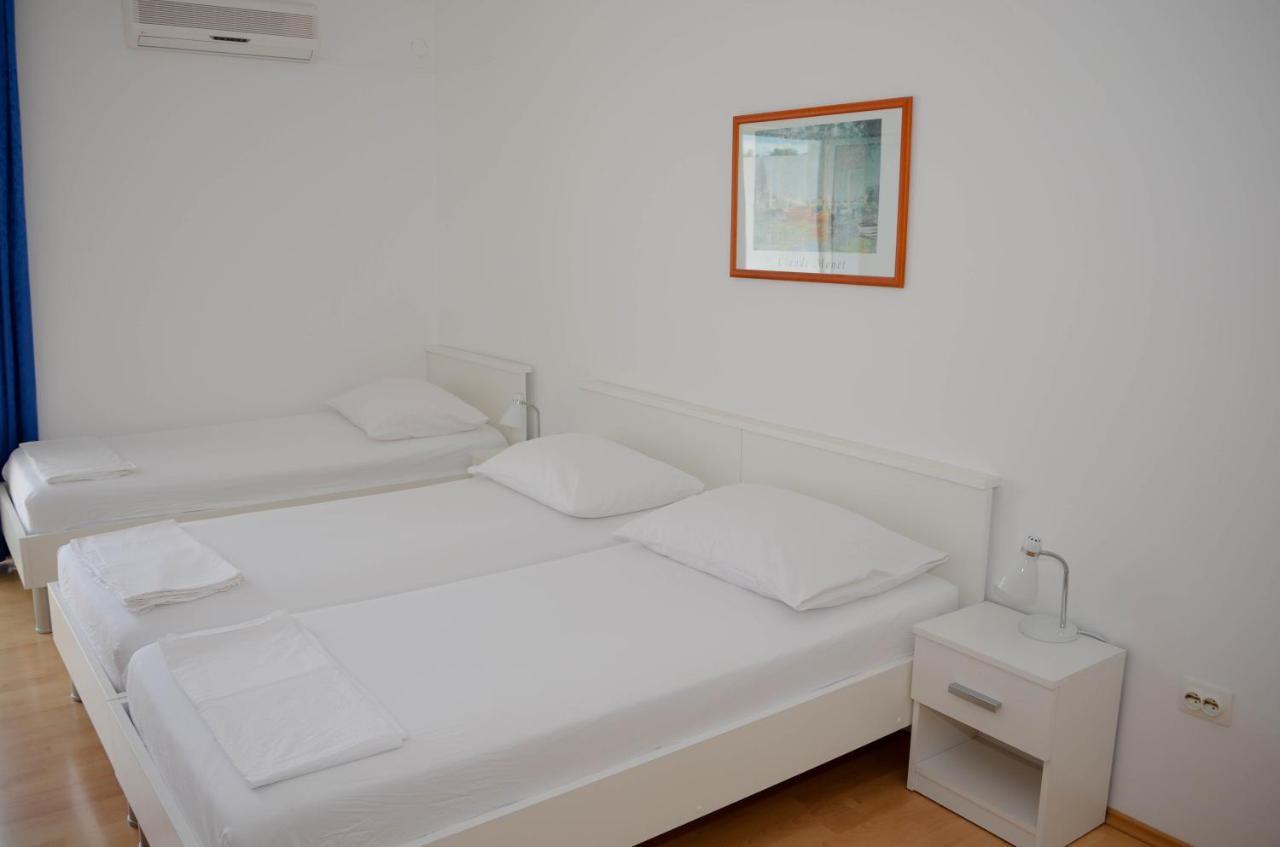 Guesthouse Ana-Maria Pirovac Exterior photo