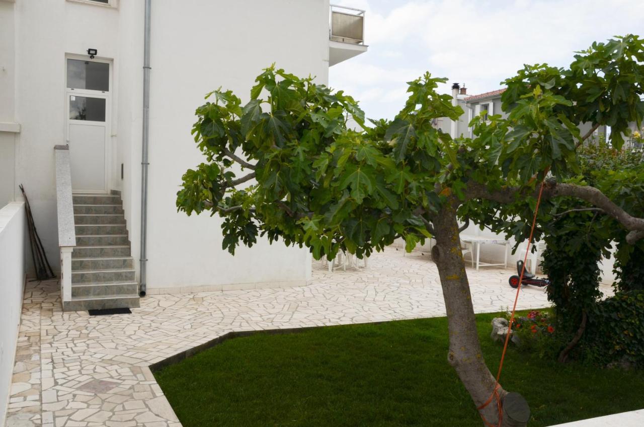 Guesthouse Ana-Maria Pirovac Exterior photo