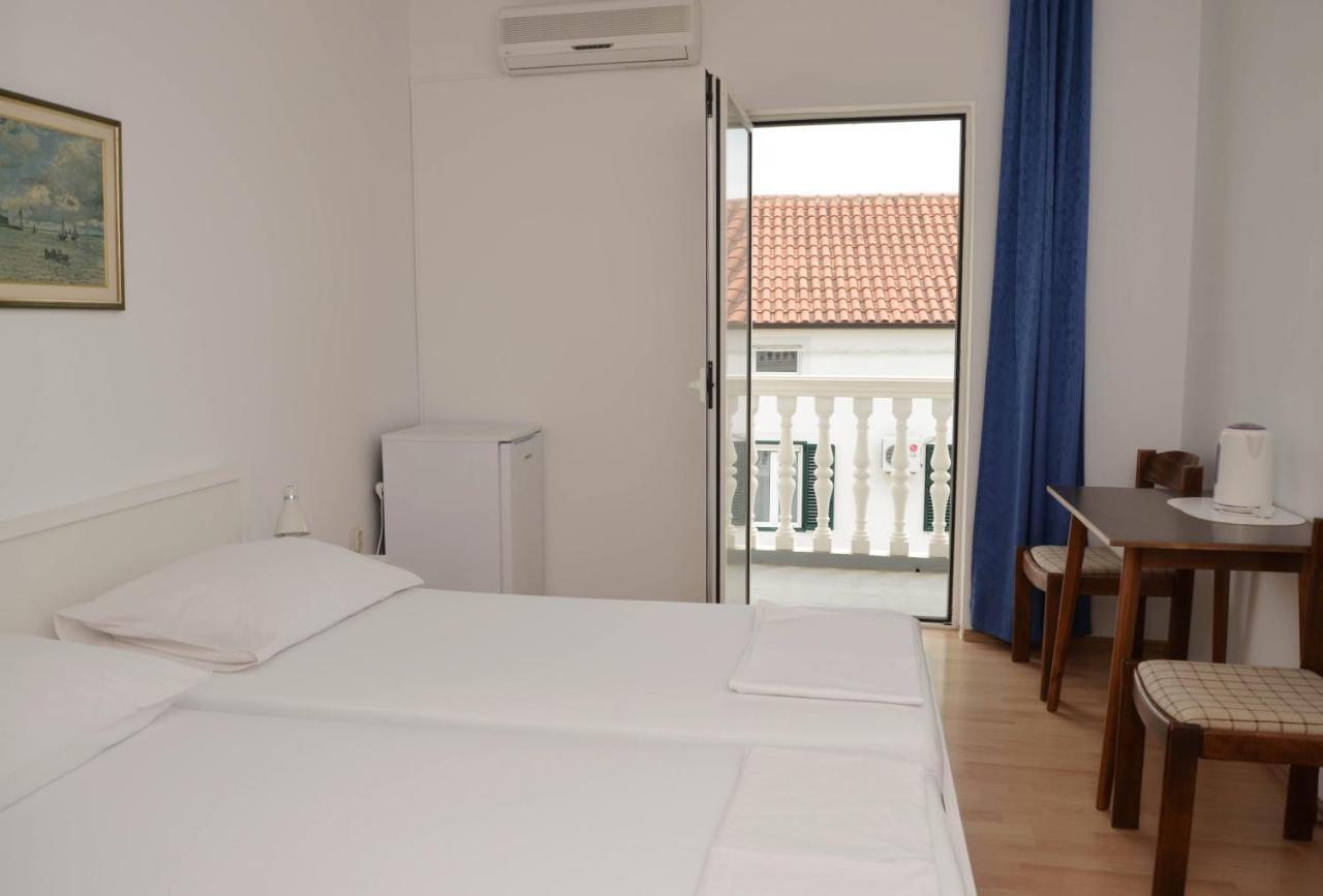 Guesthouse Ana-Maria Pirovac Exterior photo