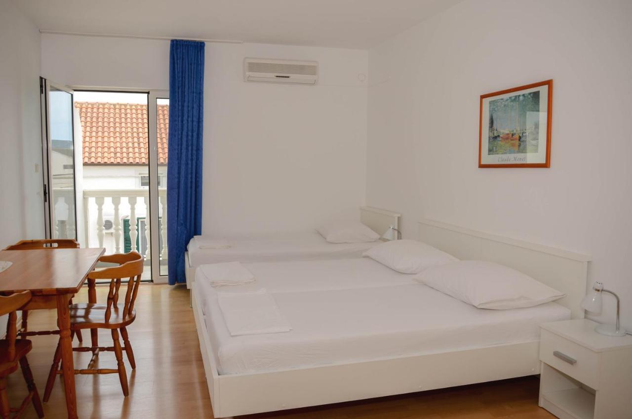 Guesthouse Ana-Maria Pirovac Exterior photo
