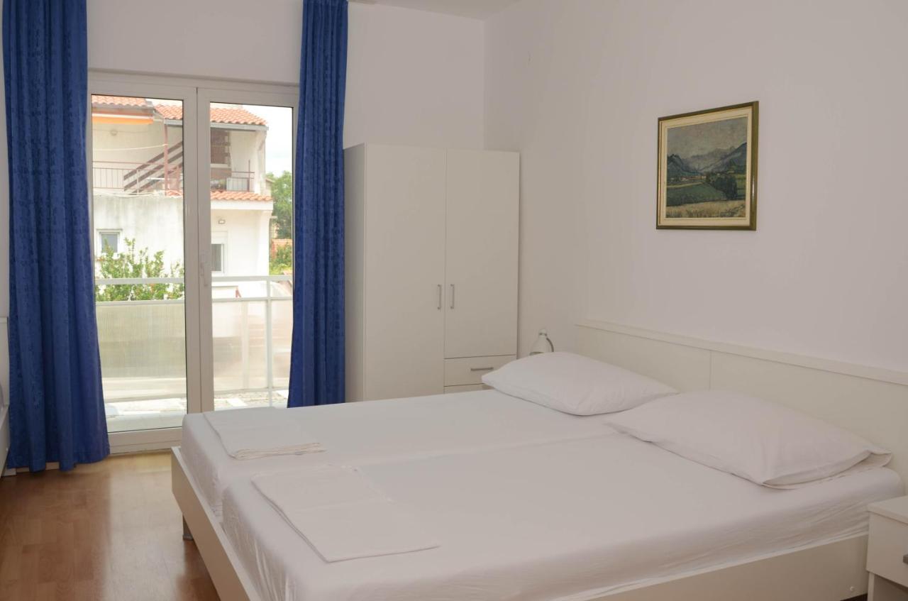 Guesthouse Ana-Maria Pirovac Exterior photo