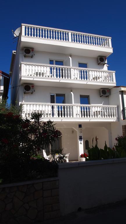 Guesthouse Ana-Maria Pirovac Exterior photo