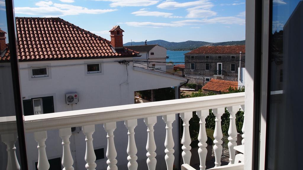 Guesthouse Ana-Maria Pirovac Exterior photo
